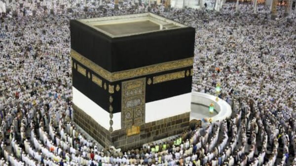 InShot 20260916 072645499 Saudi Arabia Issues Emergency Alerts for Makkah, Jeddah and Taif Amid Rising Houthi Tensions Saudi Arabia issued emergency alerts in Makkah, Jeddah and Taif on Tuesday, September 15, warning residents of a potential danger and instructing them to move indoors and follow official safety instructions. The alerts were sent through the country’s National Early Warning Platform for Emergencies. 