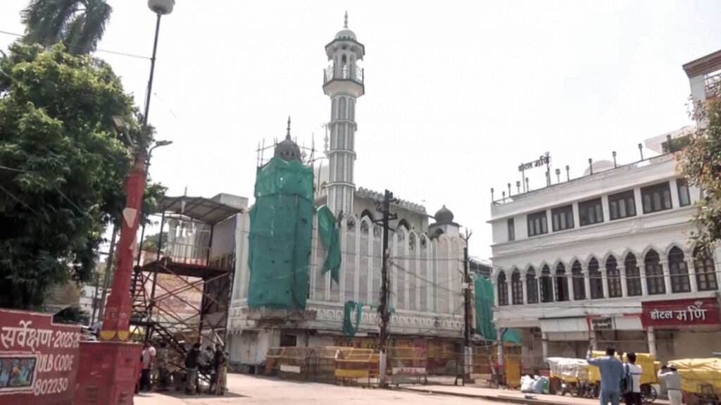 InShot 20260929 154826794 600-Year-Old Mosque in India Faces Demolition Amid Road-Widening Project A 600-year-old mosque in Ujjain, India, is being partially dismantled amid growing tensions surrounding the historic site. The development has attracted widespread attention after footage showing the removal of part of the mosque circulated on social media.