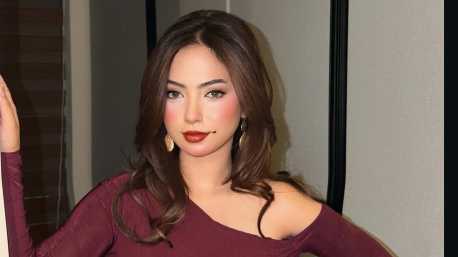 Monus Sparks Buzz With Claim That Sugar Daddy Spent Rs27 Lakh on Her Birthday InShot 20260930 162442725 scaled Monus Sparks Buzz With Claim That Sugar Daddy Spent Rs27 Lakh on Her Birthday Pakistani social media influencer Monus Tayyab Rana has become the centre of online attention after sharing a video in which she claimed that her “sugar daddy” spent Rs27 lakh on her 27th birthday. The claim quickly went viral and prompted widespread discussion on social media.
