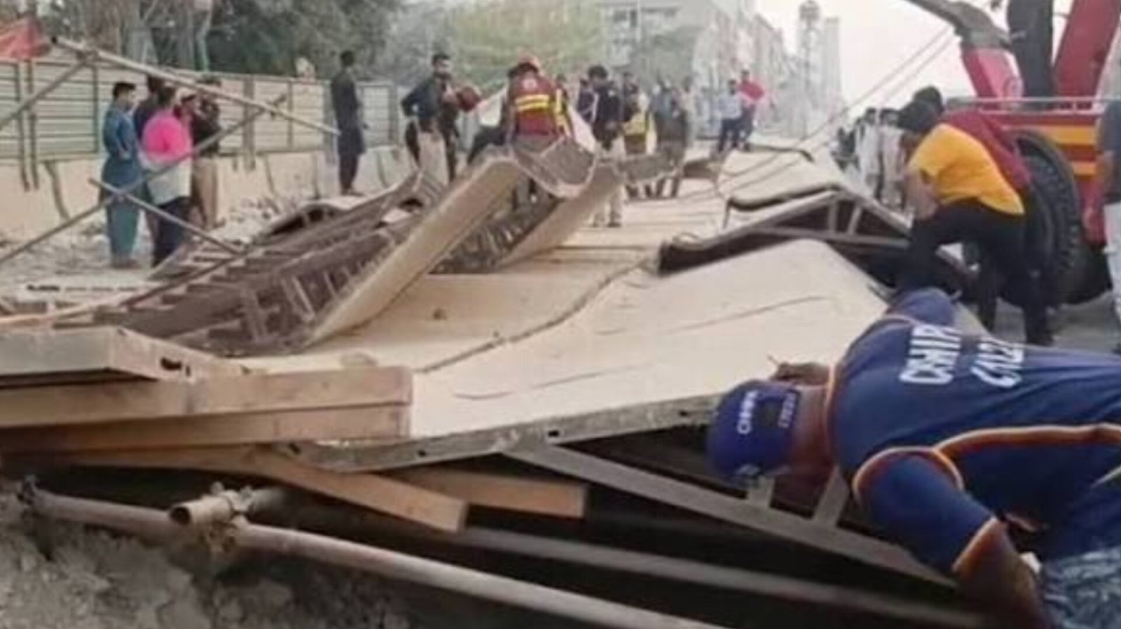 InShot 20261001 160402071 Karachi Red Line Bridge Structure Collapses in Gulshan-e-Iqbal, Security Guard Killed An under-construction structure of Karachi’s Red Line Bus Rapid Transit (BRT) project collapsed near Bait-ul-Mukarram Mosque in Gulshan-e-Iqbal on Thursday, killing a security guard who was deployed at the construction site. Rescue 1122 confirmed the fatality. 